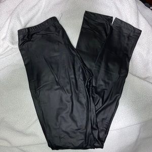 Shiny black leggings